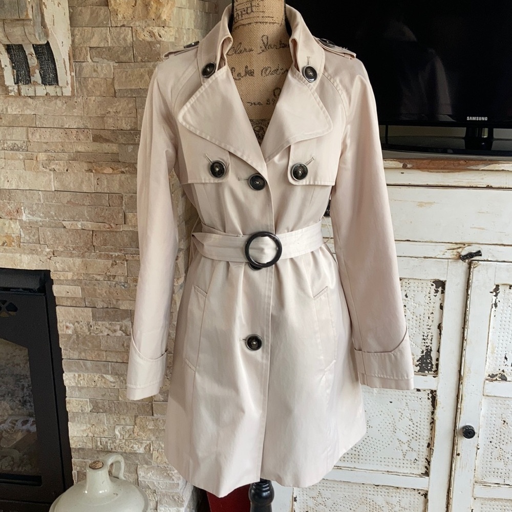 green with envy light tan/creamy beige trench coat with belt Size M